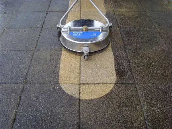 Surface cleaner lifting grime from a concrete surface