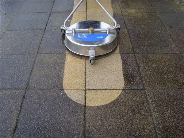 Surface cleaner lifting grime from a concrete surface