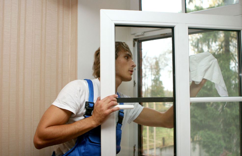 Pro worker cleaning windows