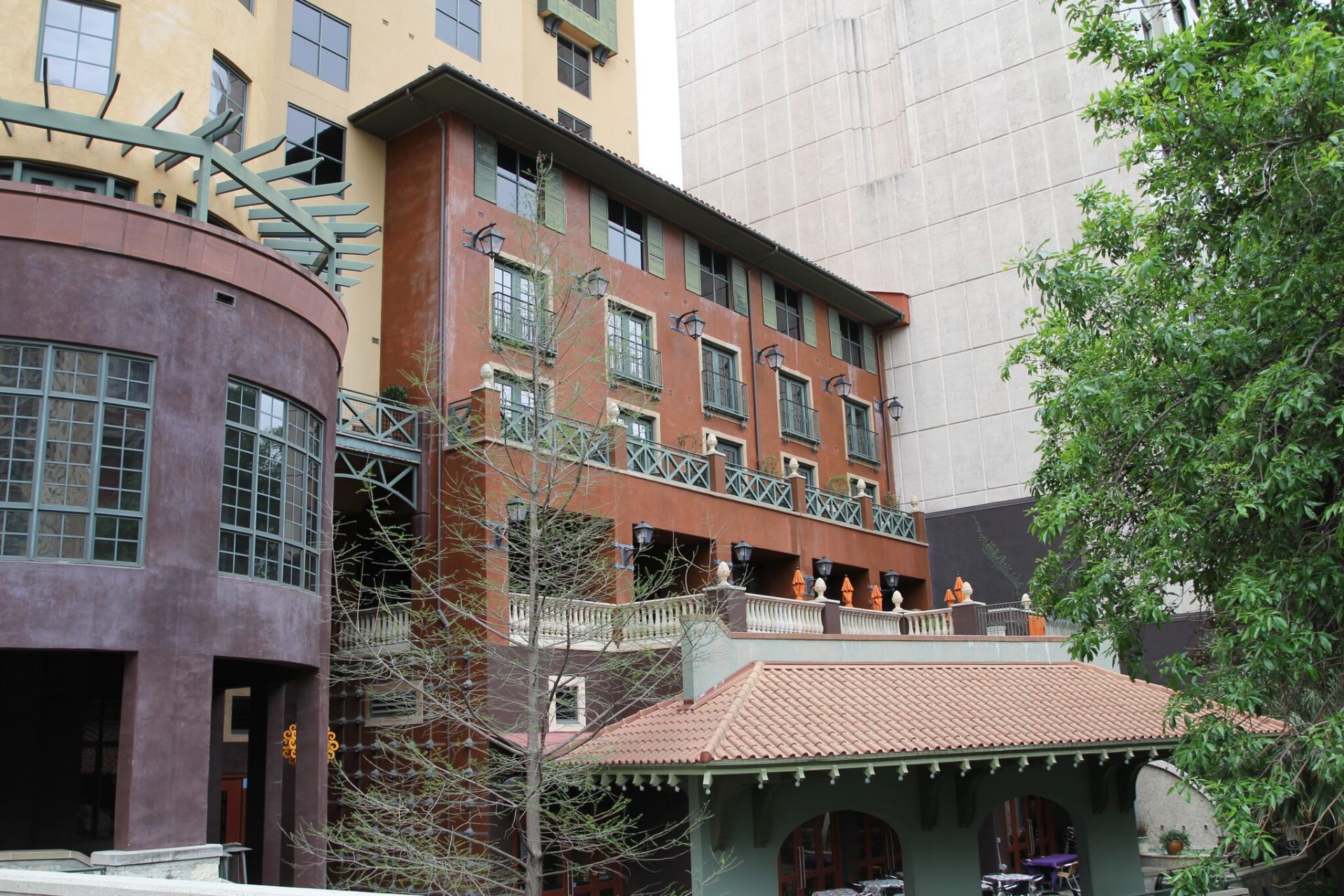 A building in a historic district